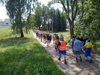 Polno-leśnym szlakiem idziemy w kierunku Lasów Piaśnickich